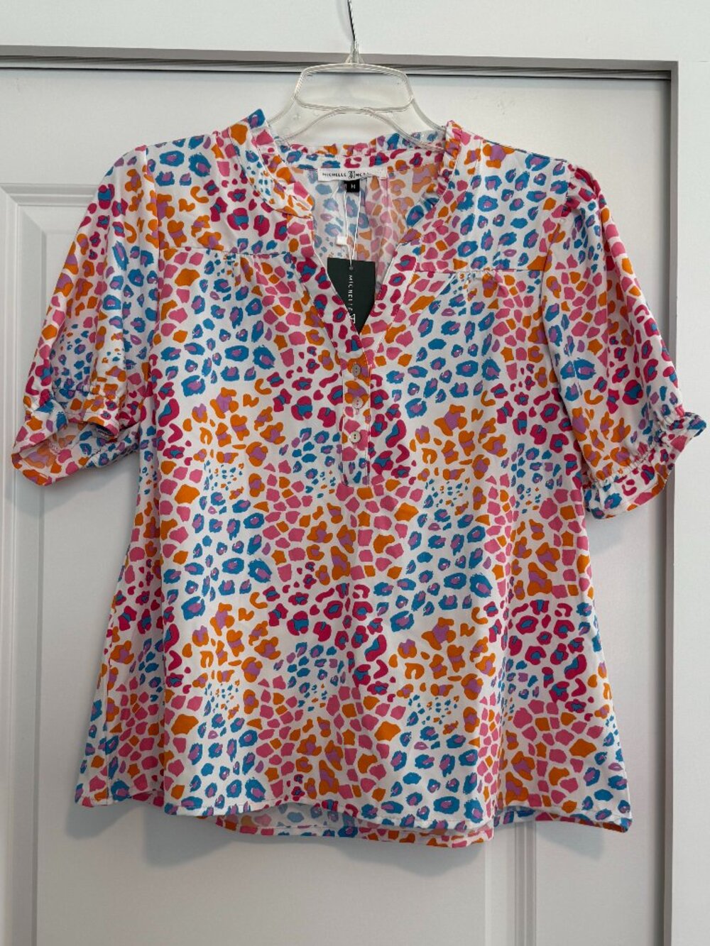 NWT Short Sleeve V-Neck Blouse Michelle McDowell Medium